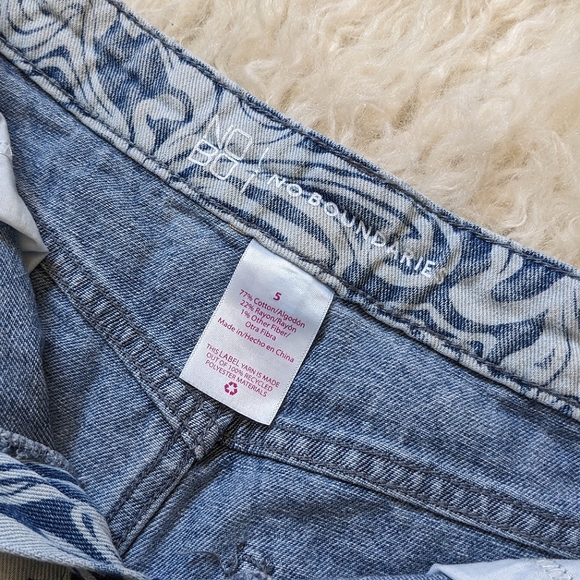 No Boundaries Boho Swirl Marble Print Cutoff Denim Shorts - Picture 4 of 5